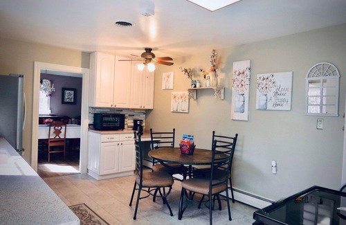 Salisbury House | 3-bedroom house in awesome Salisbury with WiFi, AC