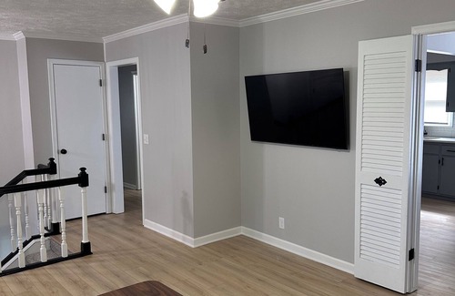 Omaha House | 3-bedroom house in awesome Omaha with WiFi, AC by Westroads Mall