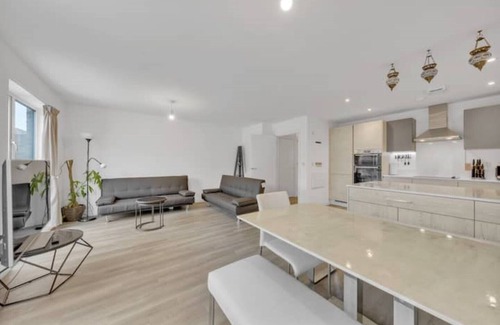 St Albans House | 3 bedroom house in Bricket wood, St Alban