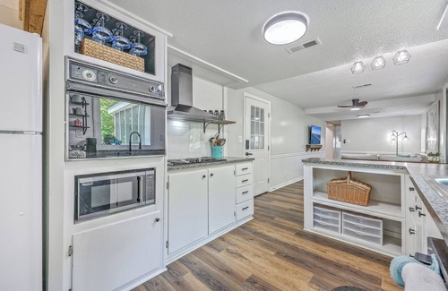 Russellville House | 3-bedroom house, in Bonneau Beach with WiFi, HVAC, hottub & lake beach access!
