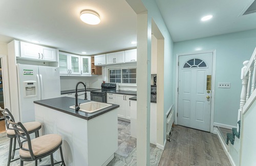 Deer Park House | 3-bedroom house in brilliant Dix Hills with WiFi, AC
