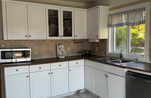 King House | 3-bedroom house in charming King City with AC, WiFi. Enjoy your stay