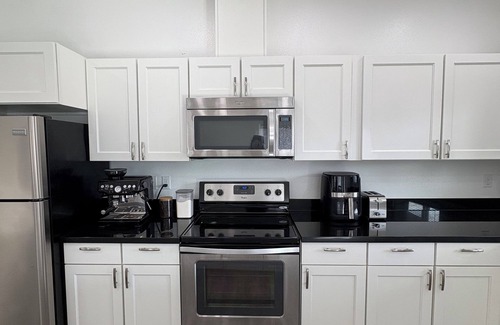 Stratford House | 3-bedroom house in charming Moses Lake with AC, fitness room, WiFi