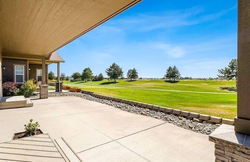 Stratford House | 3-bedroom house in charming Moses Lake with AC, fitness room, WiFi