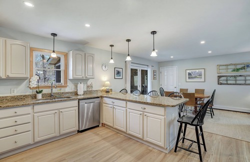 Lagoon Heights House | 3-bedroom house in charming Oak Bluffs with WiFi, AC. Start your vacation