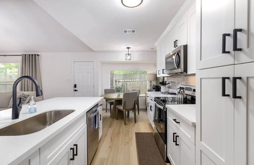 Mesa Ridge House | 3-bedroom house in cool Round Rock with WiFi, AC. Beautifully decorated!
