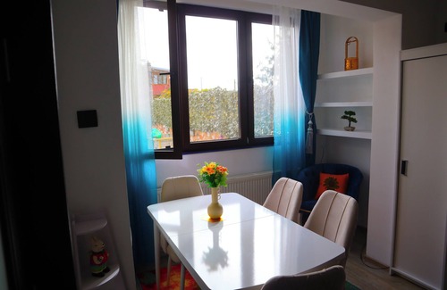 Sector 4 House | 3-bedroom house in charming București with AC, WiFi