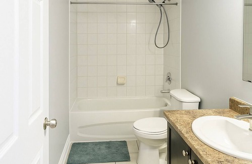 Bramalea House | 3-bedroom house in charming Brampton with WiFi, AC. Start your getaway