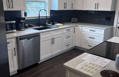 Columbia House | 3-bedroom house in charming Columbia. Near town square. Enjoy your stay