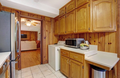 Midtown House | 3-bedroom house in charming Savannah, AC, heated Pool, min. from Forsyth Park .