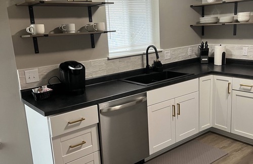 Kearney House | 3-bedroom house in charming Kearney with AC, WiFi. Relax and unwind!