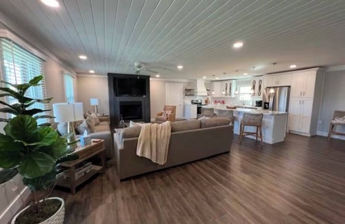 Oneida House | 3-bedroom house in charming Oneida with AC