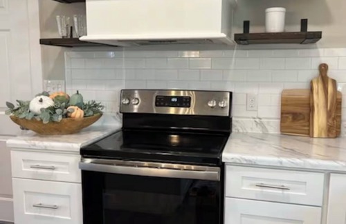 Oneida House | 3-bedroom house in charming Oneida with AC