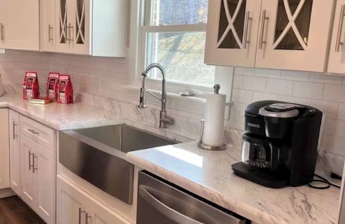 Oneida House | 3-bedroom house in charming Oneida with AC