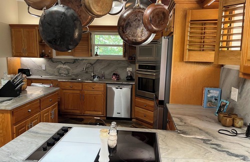 White House | 3-bedroom house in charming White with WiFi and AC. Lakefront lake Allatoona