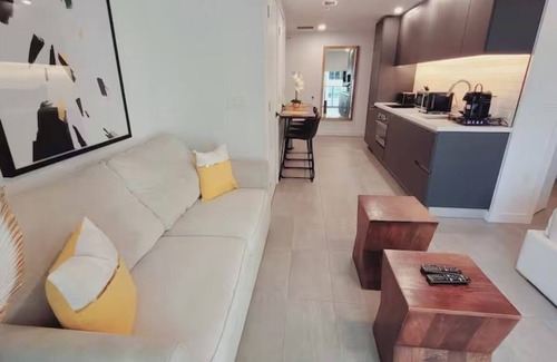 Euclid House | 3-bedroom house in cool Euclid with AC, WiFi. Enjoy a relaxing stay