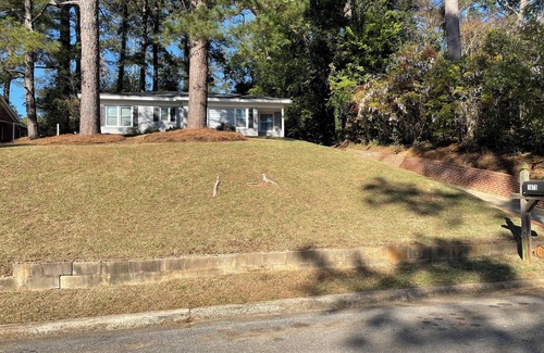 Macon House | 3-bedroom house in delightful Macon with WiFi, AC