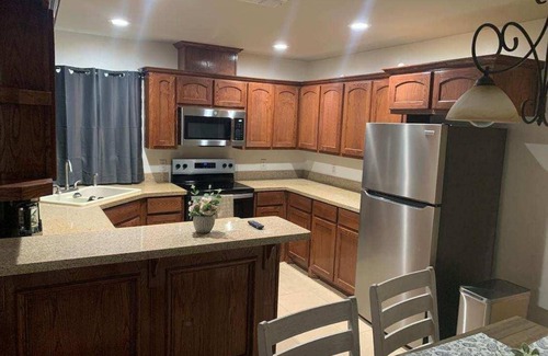 Edinburg House | 3-bedroom house in Edinburg with Wi-Fi & Cable. Enjoy your stay!
