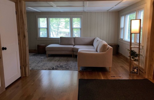 Day House | 3-bedroom house in enchanting Mayfield centrally located.