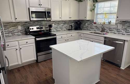 Bessemer City House | 3-bedroom house in enchanting Dallas NC with AC, fitness and more