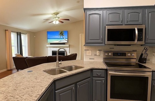 Deltona Lakes House | 3-bedroom house in enjoyable Deltona with WiFi, AC