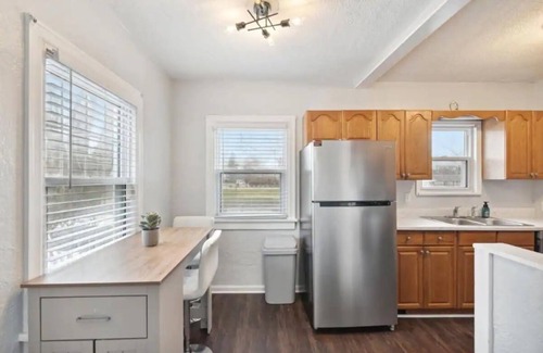 Reynolds Corners House | 3-bedroom house in enjoyable Toledo with WiFi, AC