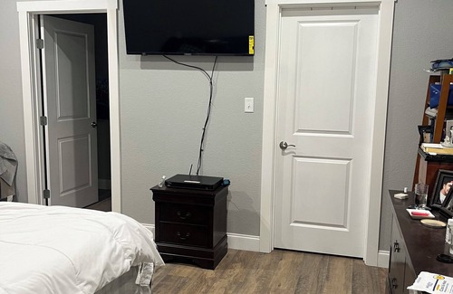 Paluxy House | 3-bedroom house in fantastic Bluff Dale with WiFi, AC