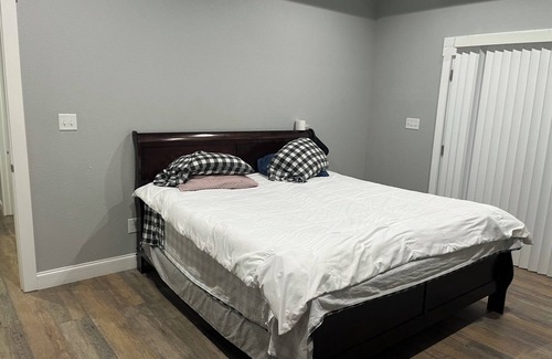 Paluxy House | 3-bedroom house in fantastic Bluff Dale with WiFi, AC