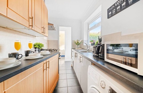 Newark upon Trent House | 3-bedroom House in Fabulous Bulwell with WiFi
