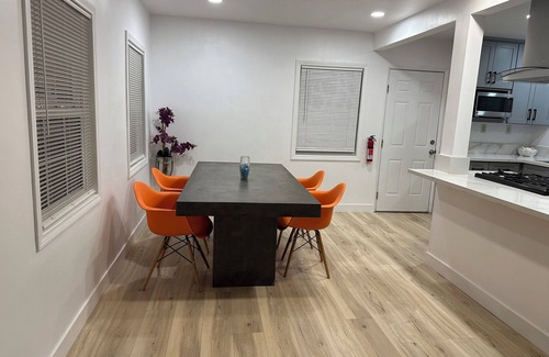Harbor House | 3-bedroom house in gorgeous Long Beach with WiFi, AC