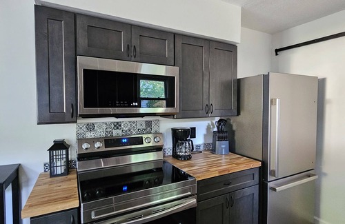 Mentor Headlands House | 3-bedroom house in gorgeous Mentor with AC