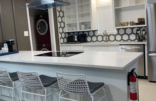 Hurst House | 3-bedroom house in Hurst with WiFi, AC