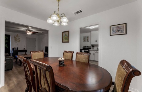 Killeen House | 3-bedroom house in Killeen with WiFi, AC, Pet-Friendly, Washer/Dryer.