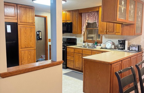 Cheektowaga House | 3-bedroom house in lovely Buffalo with WiFi, AC. Enjoy your stay