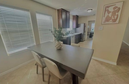 Southbelt/Ellington House | 3-bedroom house in lovely Houston with AC, WiFi