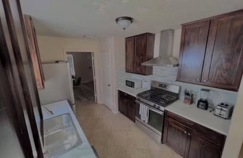 Southbelt/Ellington House | 3-bedroom house in lovely Houston with AC, WiFi