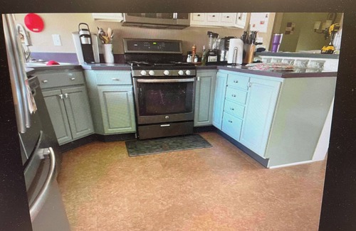 Pierre House | 3-bedroom house in lovely Pierre with AC, WiFi. Super host on the other site