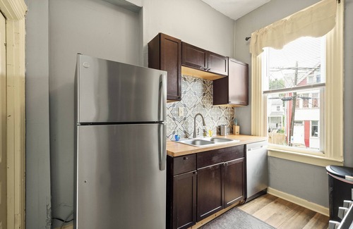 Perry North House | 3-bedroom house in marvelous Pittsburgh with Central HVAC
