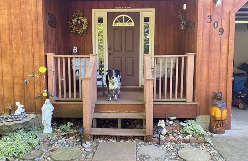 Higgins Lake House | 3 bedroom house in Markey twp. Roscommon Mi. WiFi, AC, third bedroom is a loft