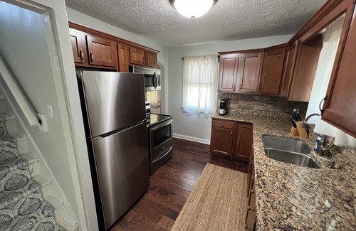 Muncie House | 3-bedroom house in Muncie - 0.5 mile from BSU