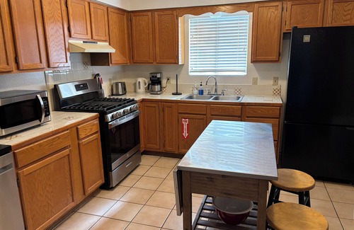 Santa Fe House | 3-bedroom house in peaceful Santa Fe with AC, 2 living areas, sleeps 10.