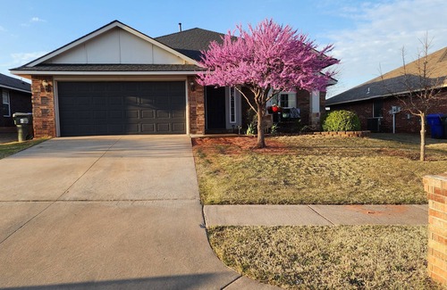 Norman House | 3-bedroom house in peaceful Norman with easy access to OU, OKC, and Tinker AFB
