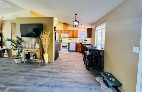 Phoenix House | 3-bedroom house in Quaint Phoenix,OR