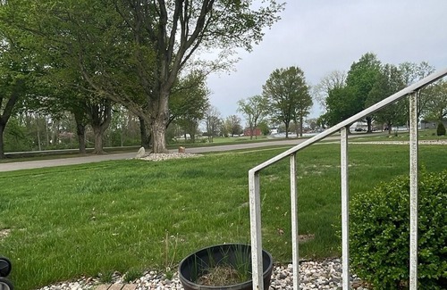 Rochester House | 3-bedroom house in Rochester with a fenced back yard, AC, WiFi