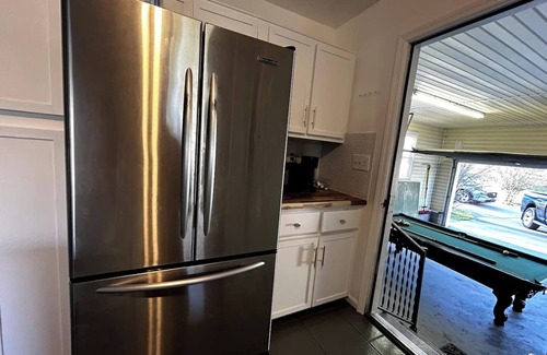 Calhoun House | 3-bedroom house in serene Calhoun with AC, WiFi, fitness room
