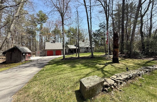 Cape Neddick House | 3-bedroom house in serene Cape Neddick Maine WiFi, AC. Enjoy some peace & quiet