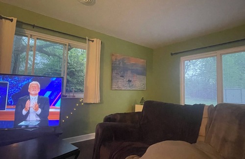 Canton House | 3-bedroom house in terrific Plymouth with WiFi, fitness room, AC