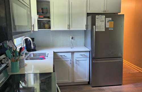 Hillsborough House | 3-bedroom house in lovely Hillsborough with WiFi, AC, EV charger outlet, & solar