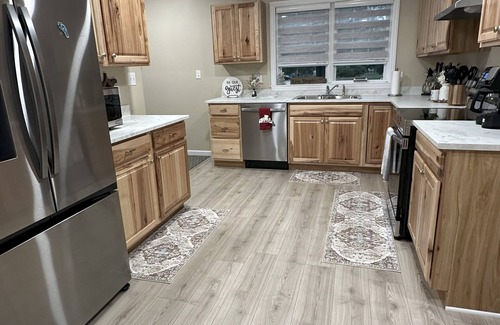 Marklesburg House | 3-bedroom house in James Creek with AC, WiFi. 1 mile from Aitch Boat Launch