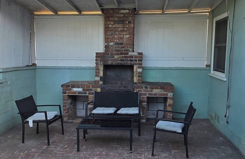 Midway City House | 3-bedroom house in peaceful Midway City near Disneyland